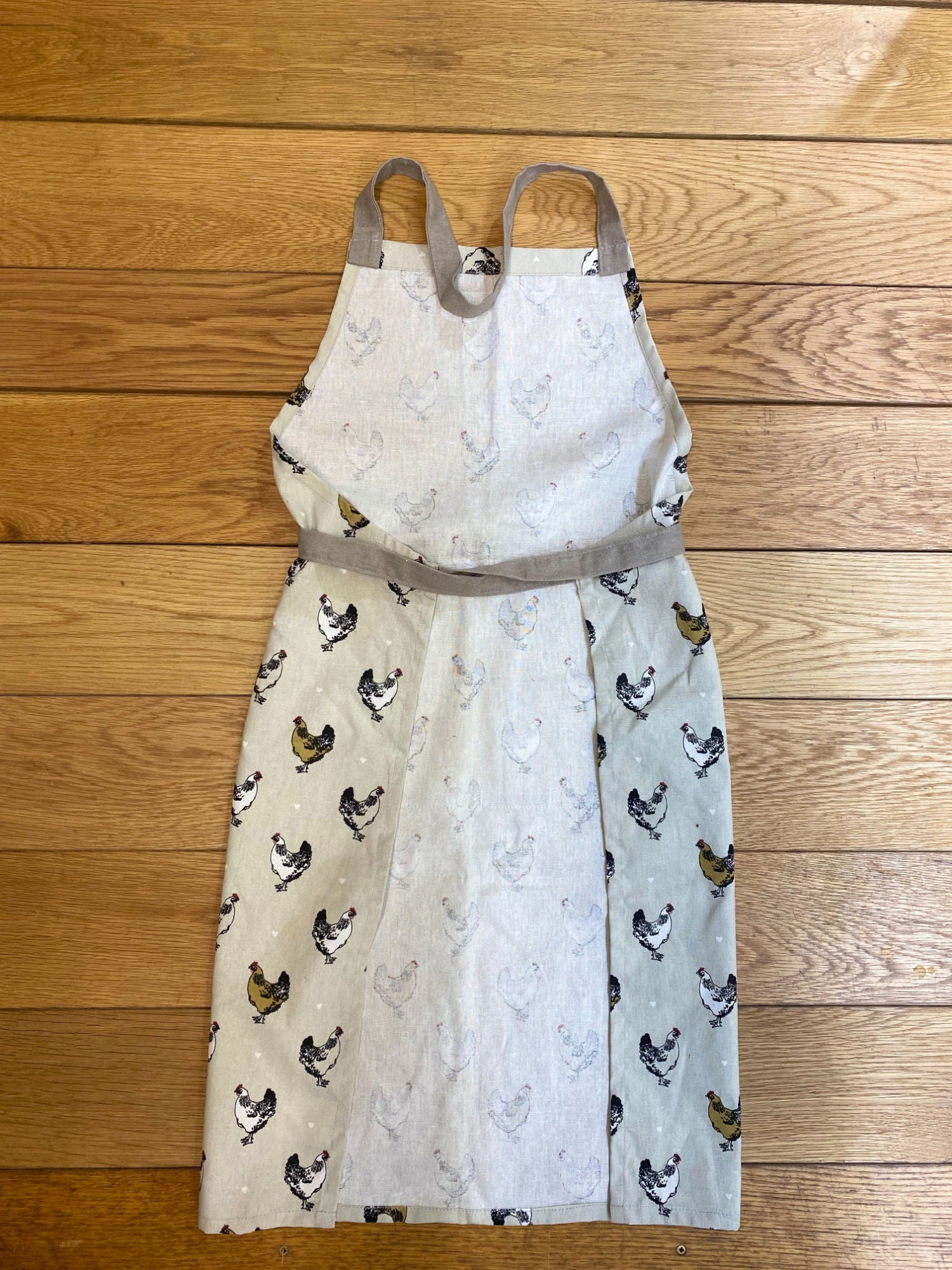 apron-with-a-chicken-print-designat Willow and Wine!