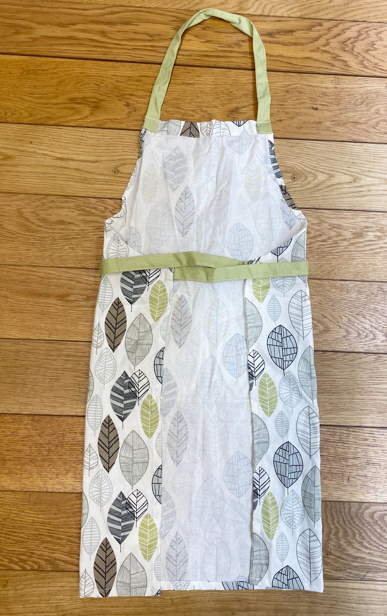 kitchen-apron-with-contemporary-green-leaf-print-designat Willow and Wine!