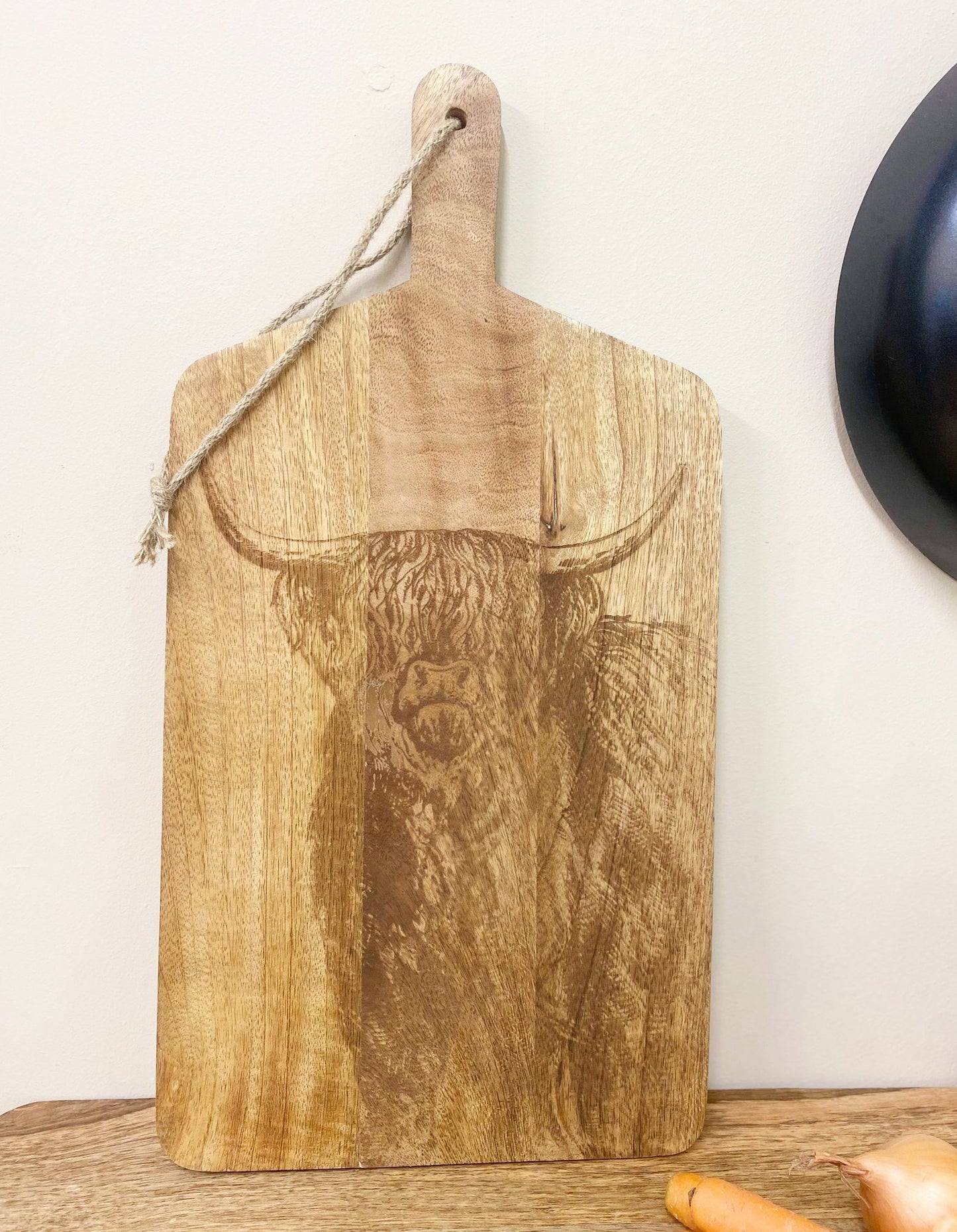 wooden-chopping-board-with-highland-cow-engraving-50cmat Willow and Wine!